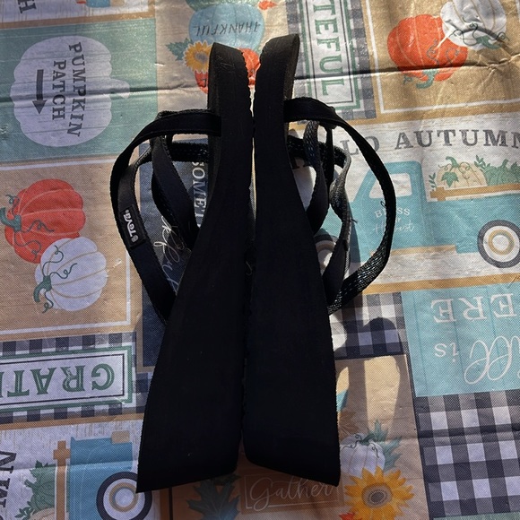 Teva Black Wedge Size 9 - Picture 6 of 7